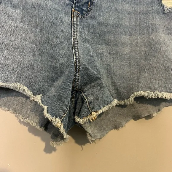 Torrid Denim Women's Shorts Size 16 - Picture 3 of 6